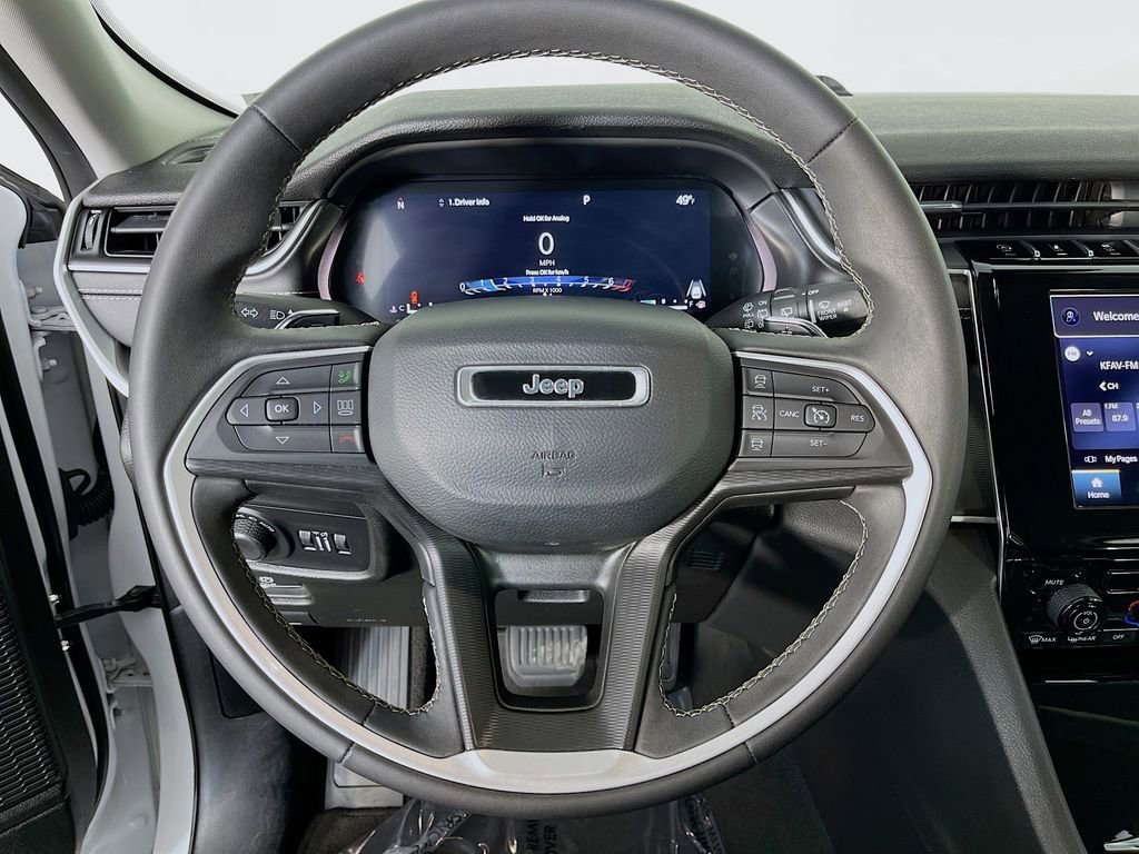 Used 2023 Jeep Grand Cherokee L Laredo image 14