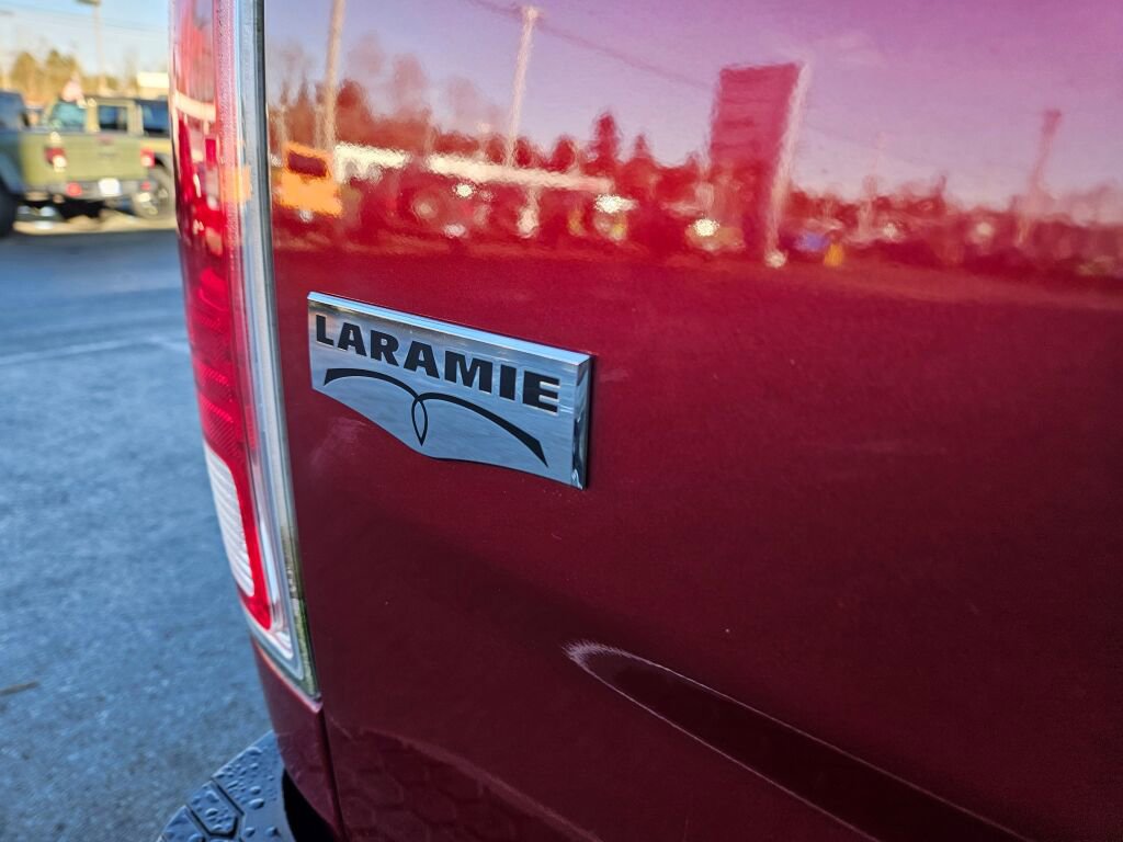 Used 2015 RAM 1500 Laramie w/ Convenience Group image 12