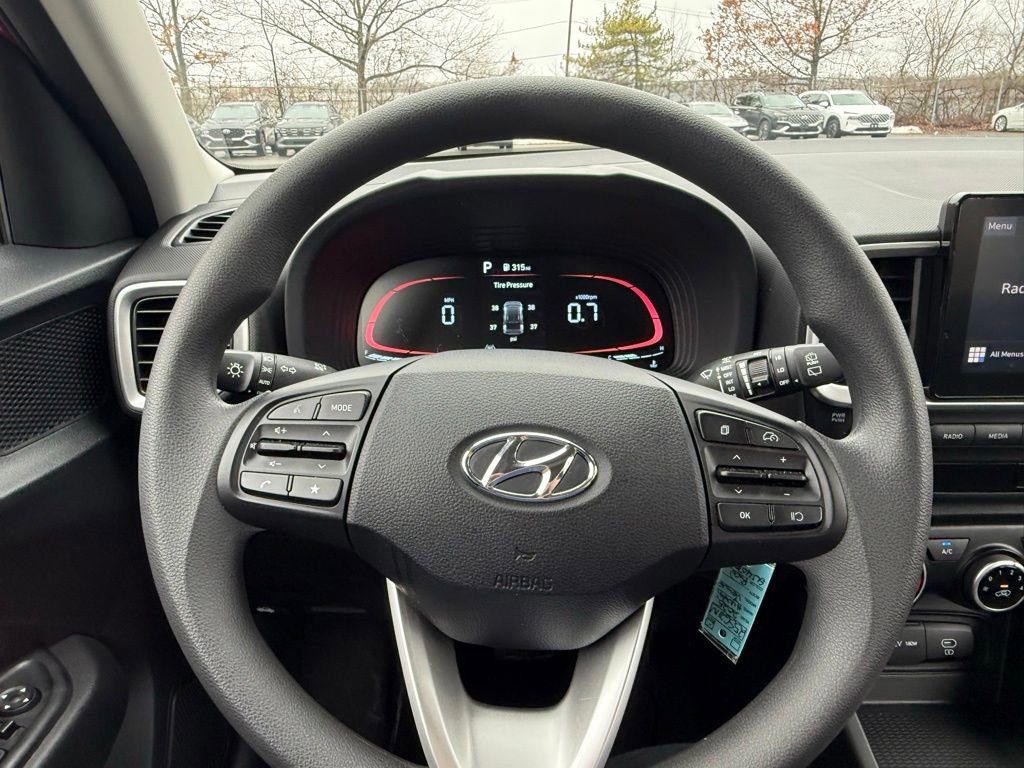 Certified 2025 Hyundai Venue SE image 18