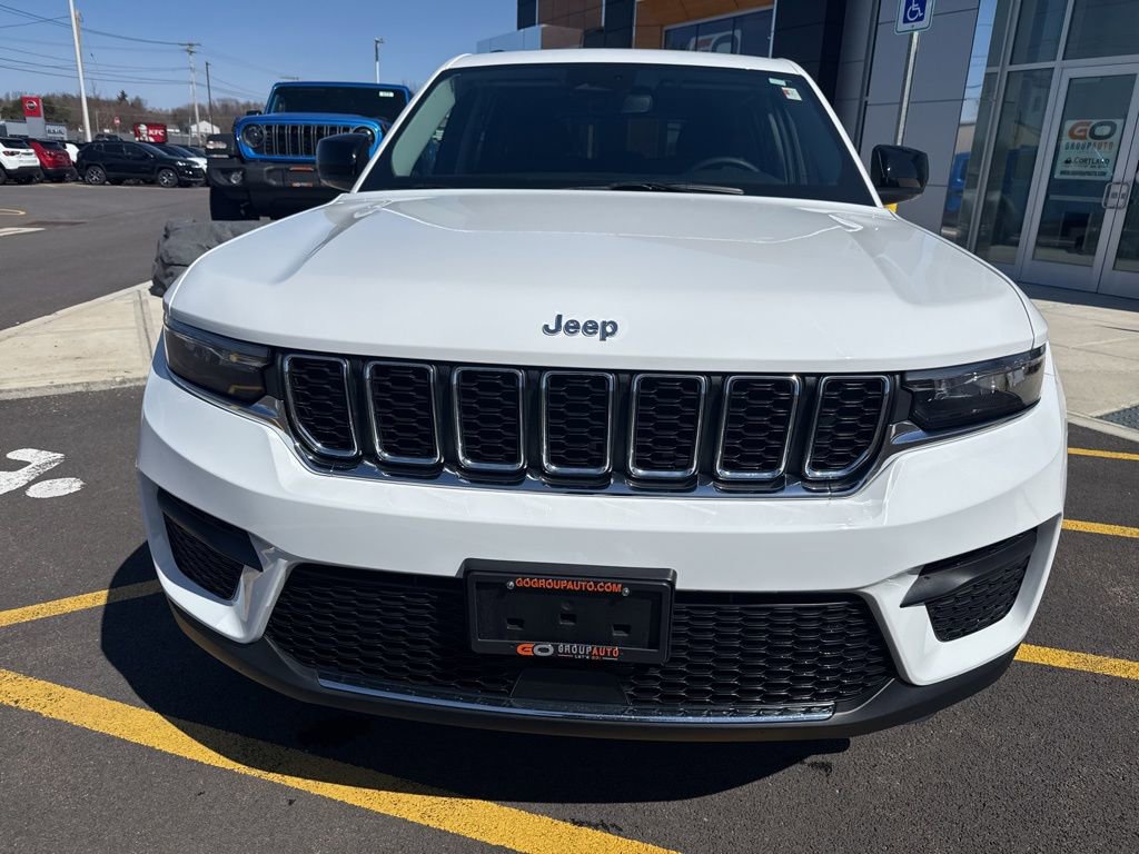 Used 2023 Jeep Grand Cherokee Laredo w/ Luxury Tech Group I image 2