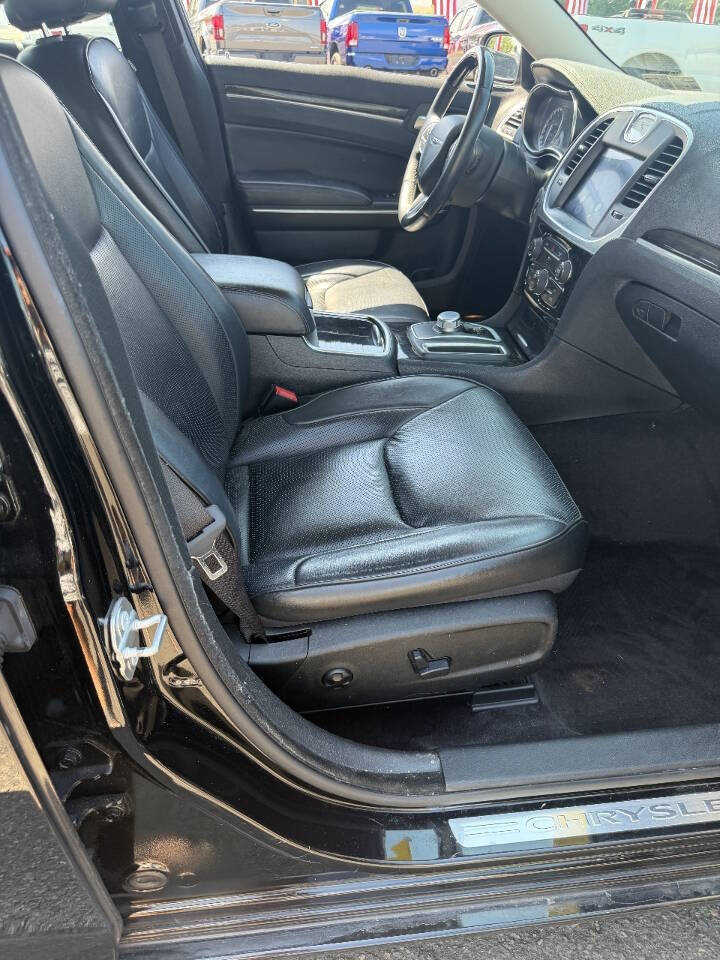 Used 2017 Chrysler 300 C RWD image 13