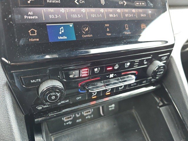 Used 2023 Jeep Grand Cherokee L Limited w/ Luxury Tech Group II image 24