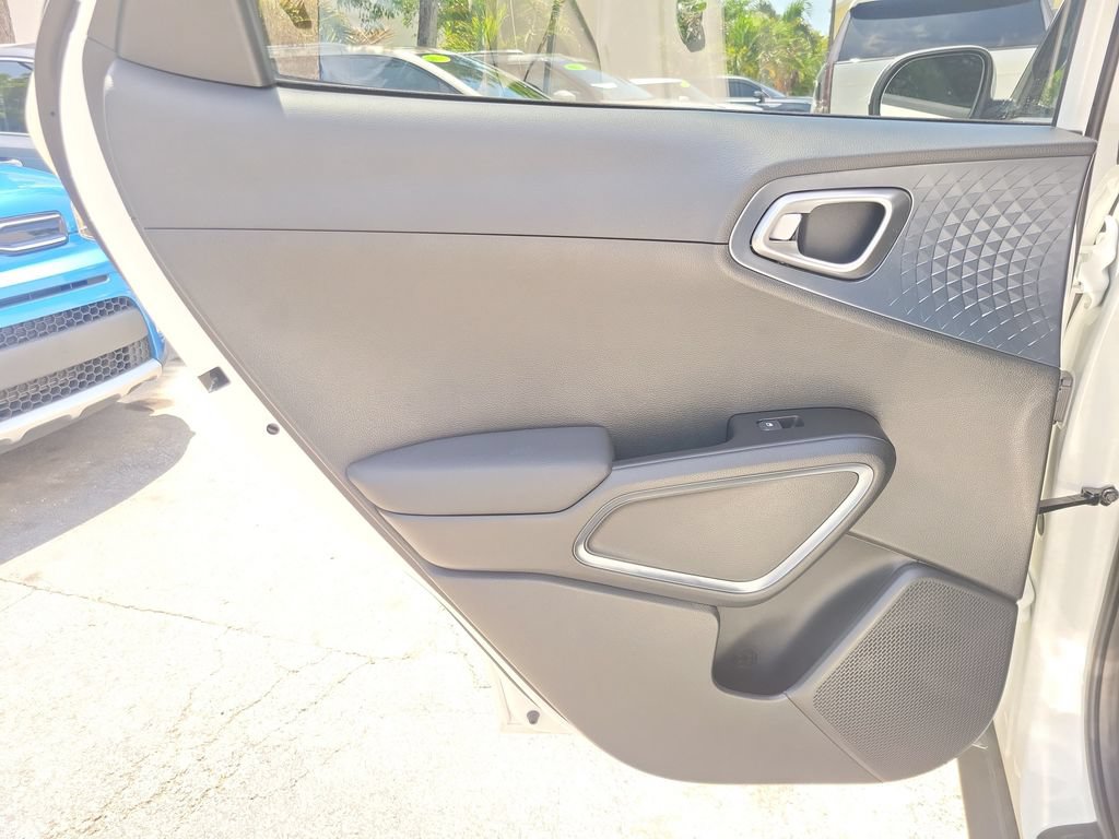 Certified 2025 Kia Soul EX FWD image 12