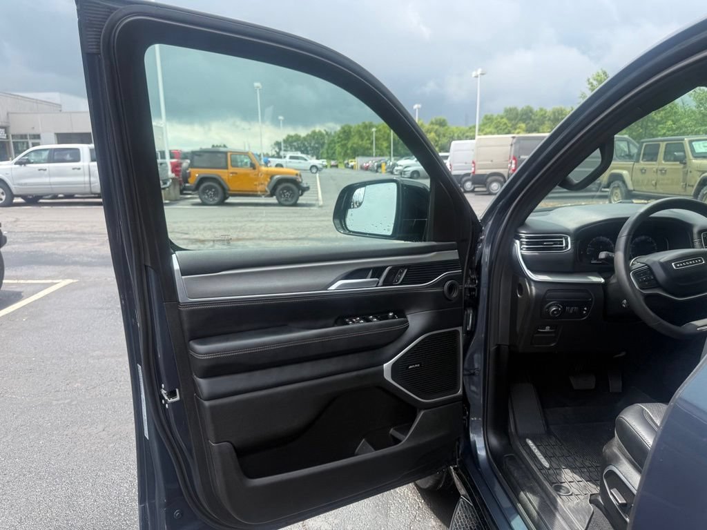 Certified 2024 Jeep Wagoneer Series II AWD/4WD image 10