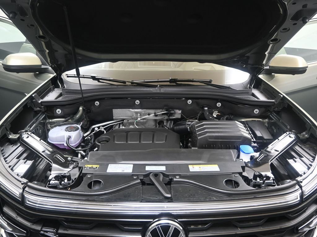 Used 2025 Volkswagen Atlas SEL Premium R-Line image 10