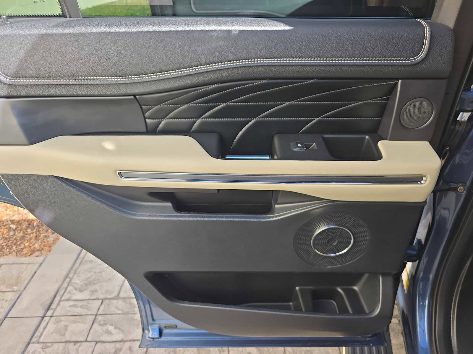 Used 2019 Ford Expedition Platinum image 9