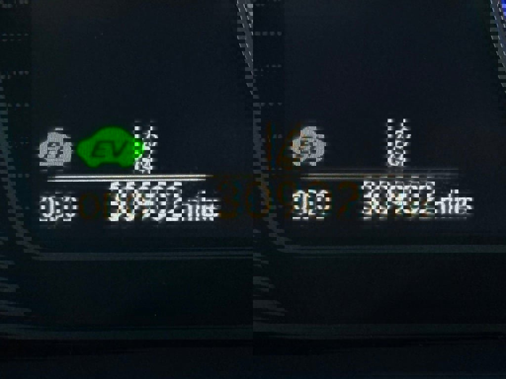 Certified 2022 Lexus UX 250h image 4