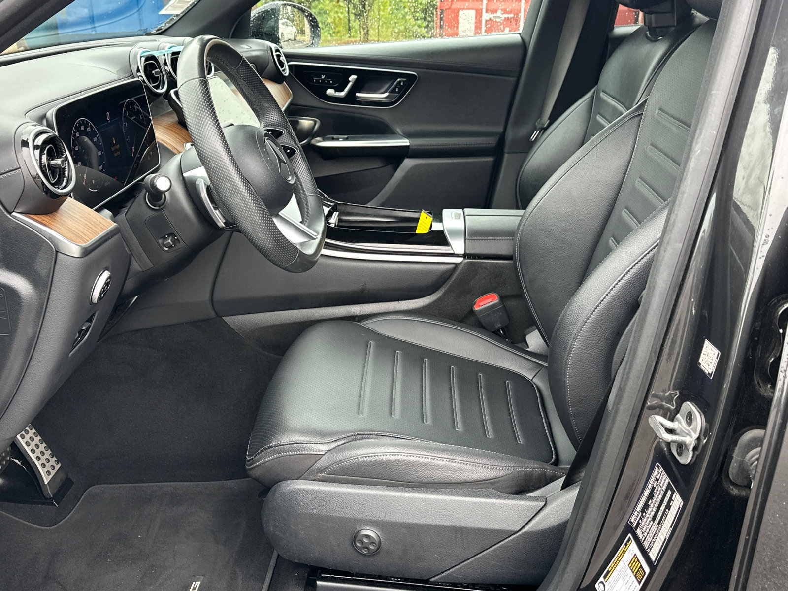 Used 2024 Mercedes-Benz GLC 300 4MATIC image 11