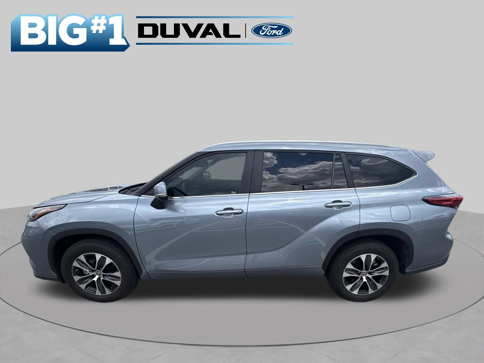 Used 2023 Toyota Highlander XLE FWD video 3