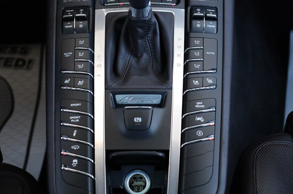 Used 2015 Porsche Macan Turbo image 40