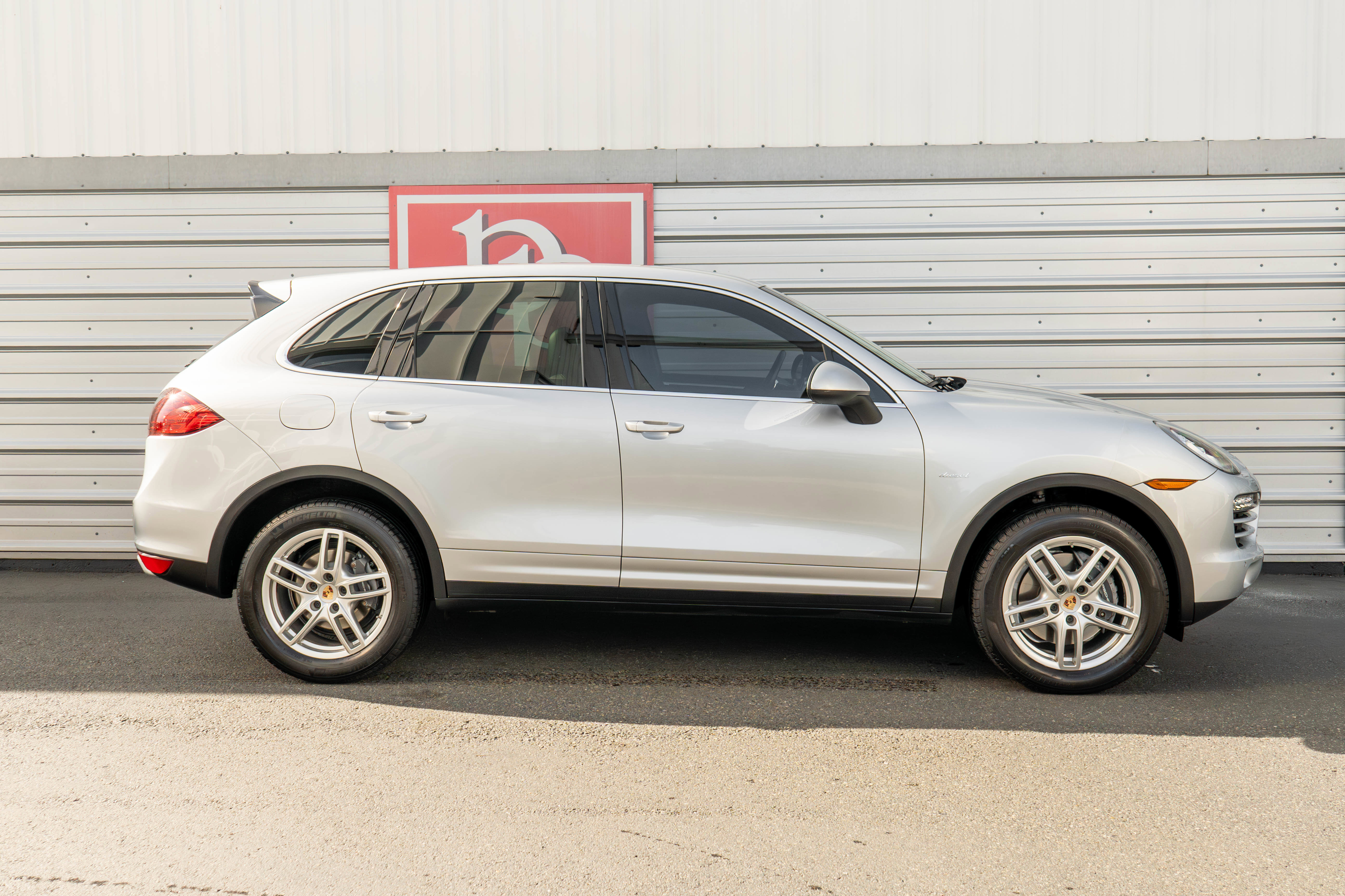 Used 2013 Porsche Cayenne Diesel AWD/4WD image 43