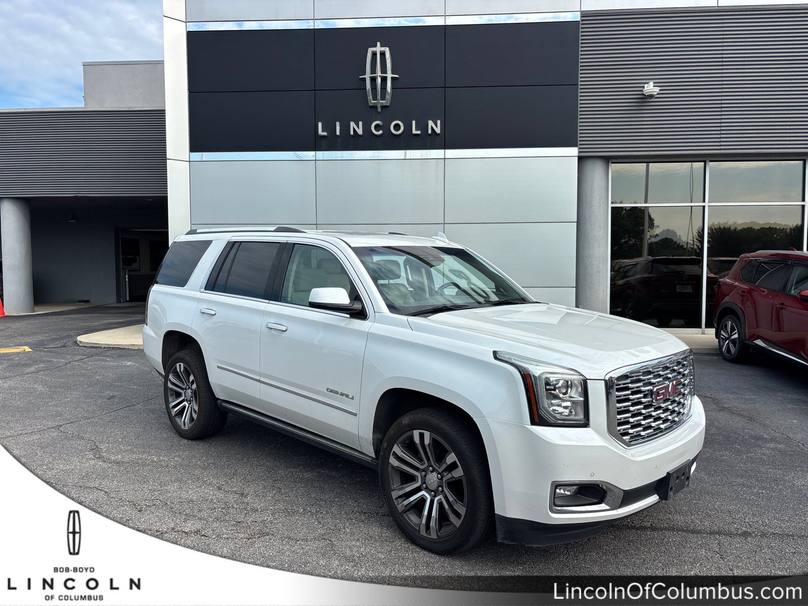 Used 2019 GMC Yukon Denali w/ Denali Ultimate Package AWD/4WD image 1