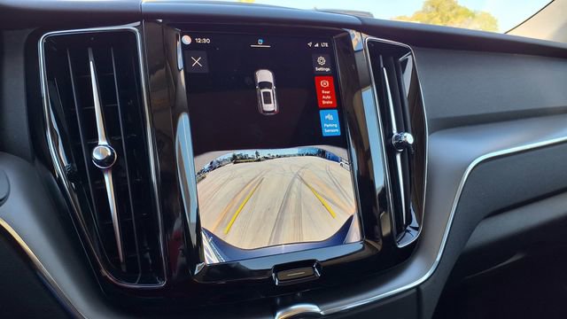 Used 2025 Volvo XC60 B5 Core image 27