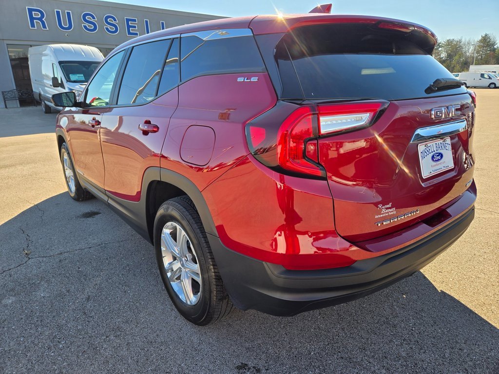 Used 2024 GMC Terrain SLE image 3