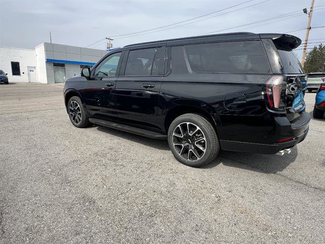 New 2026 Chevrolet Suburban RST w/ RST Capability Package AWD/4WD image 3