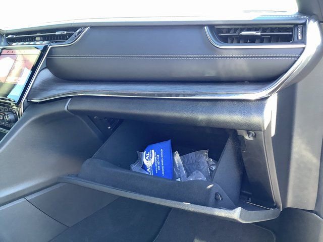 New 2025 Jeep Grand Cherokee Overland w/ Luxury Tech Group IV image 39