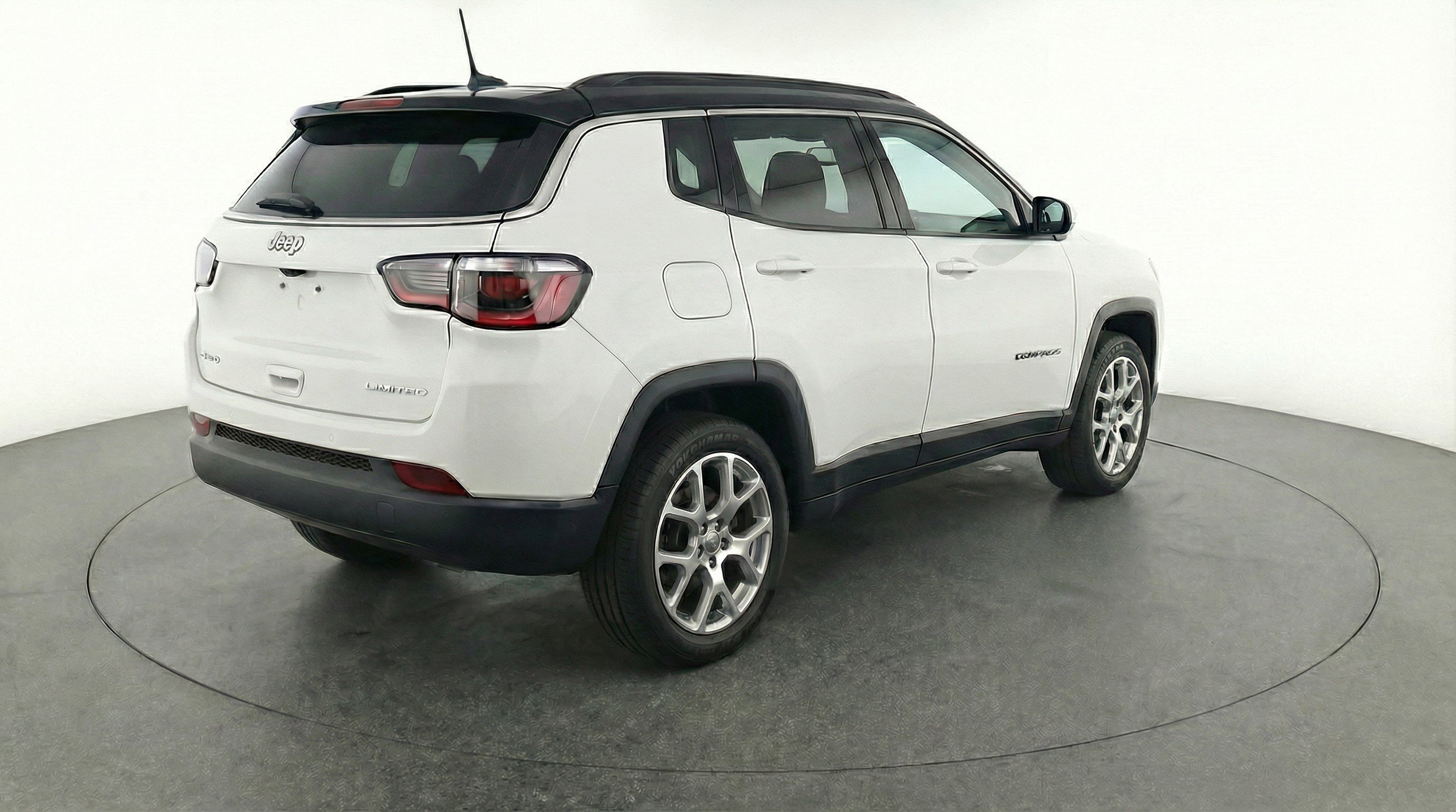 Used 2025 Jeep Compass Limited AWD/4WD image 9