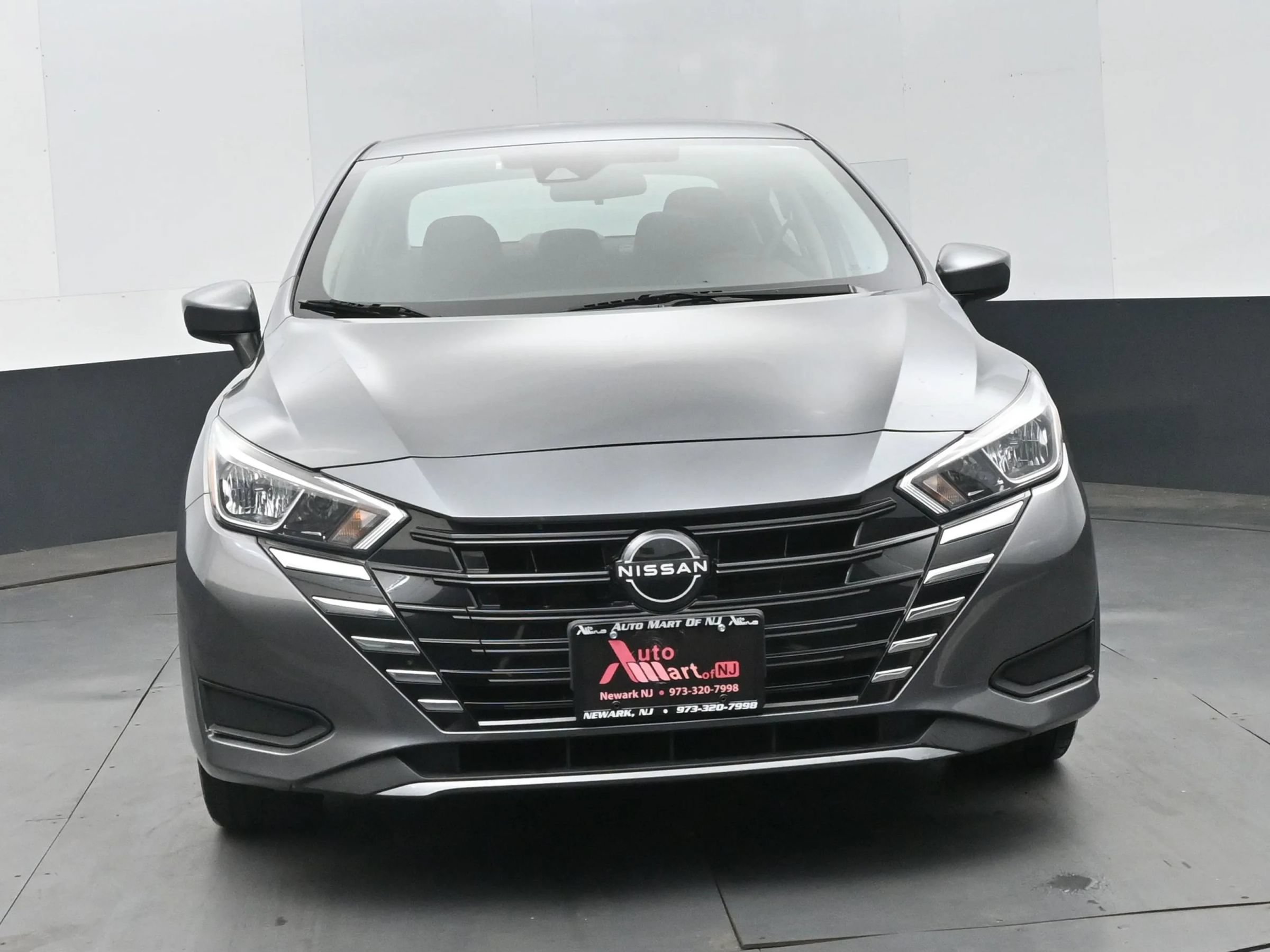 Used 2023 Nissan Versa SV FWD image 3