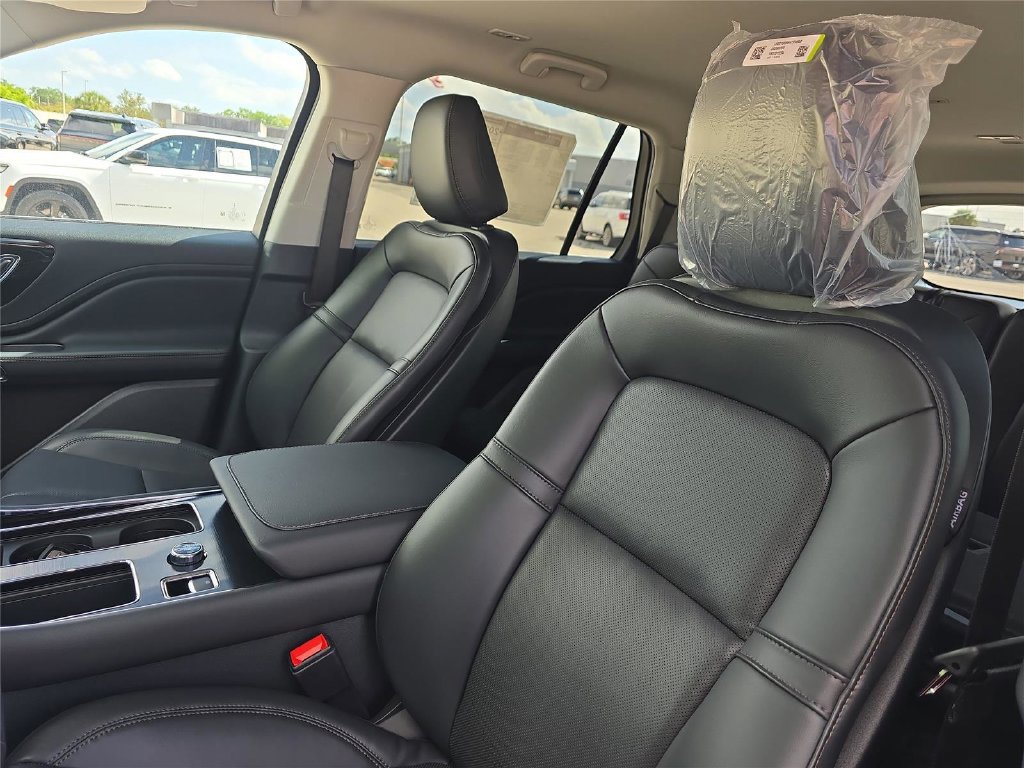 New 2026 Lincoln Aviator AWD image 17