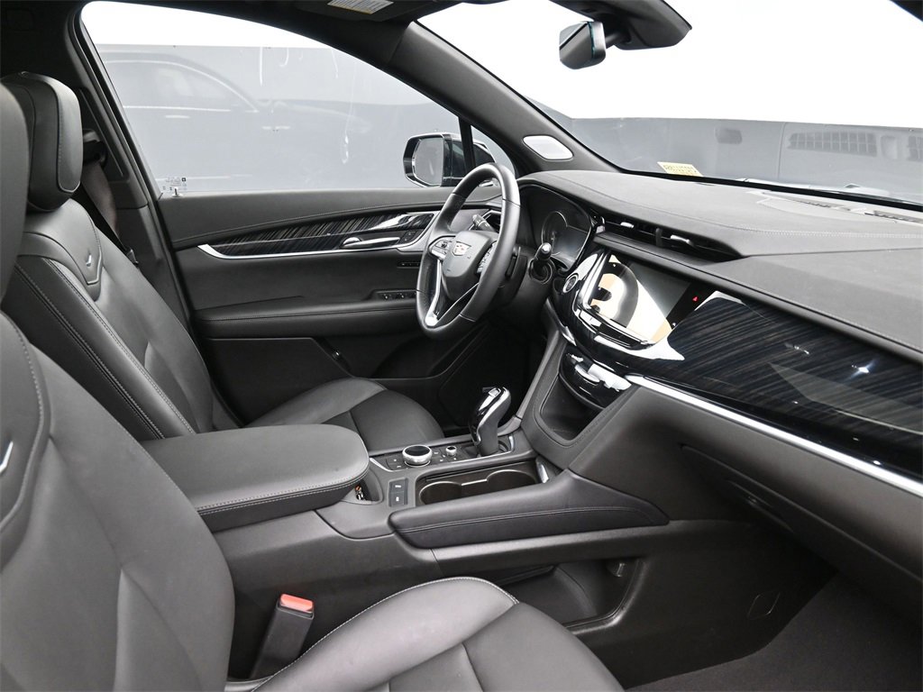 Used 2024 Cadillac XT6 Premium Luxury image 2