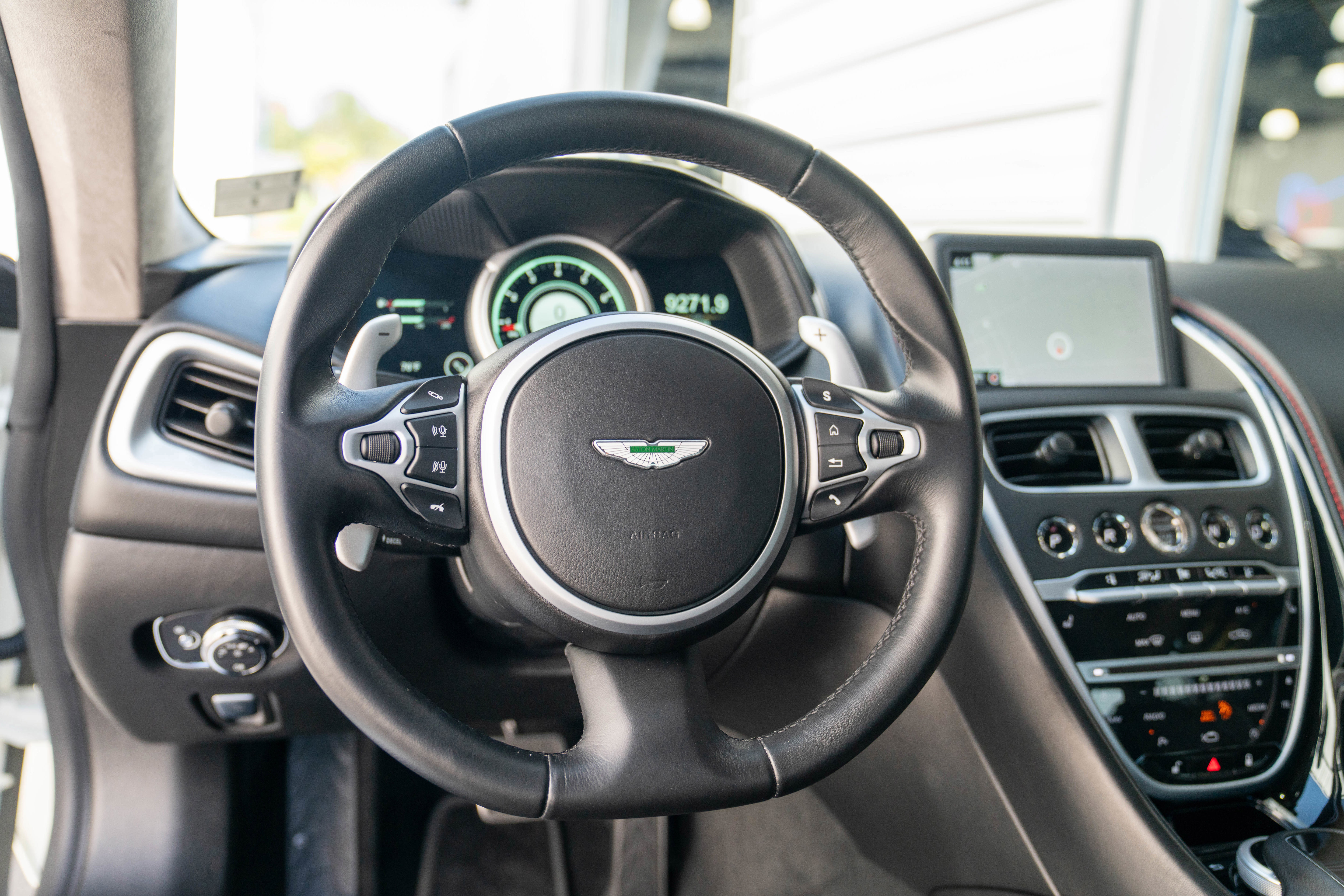 Used 2019 Aston Martin DB11 Coupe image 11