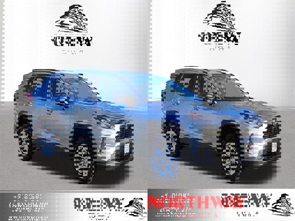 Used 2021 Toyota RAV4 LE image 1