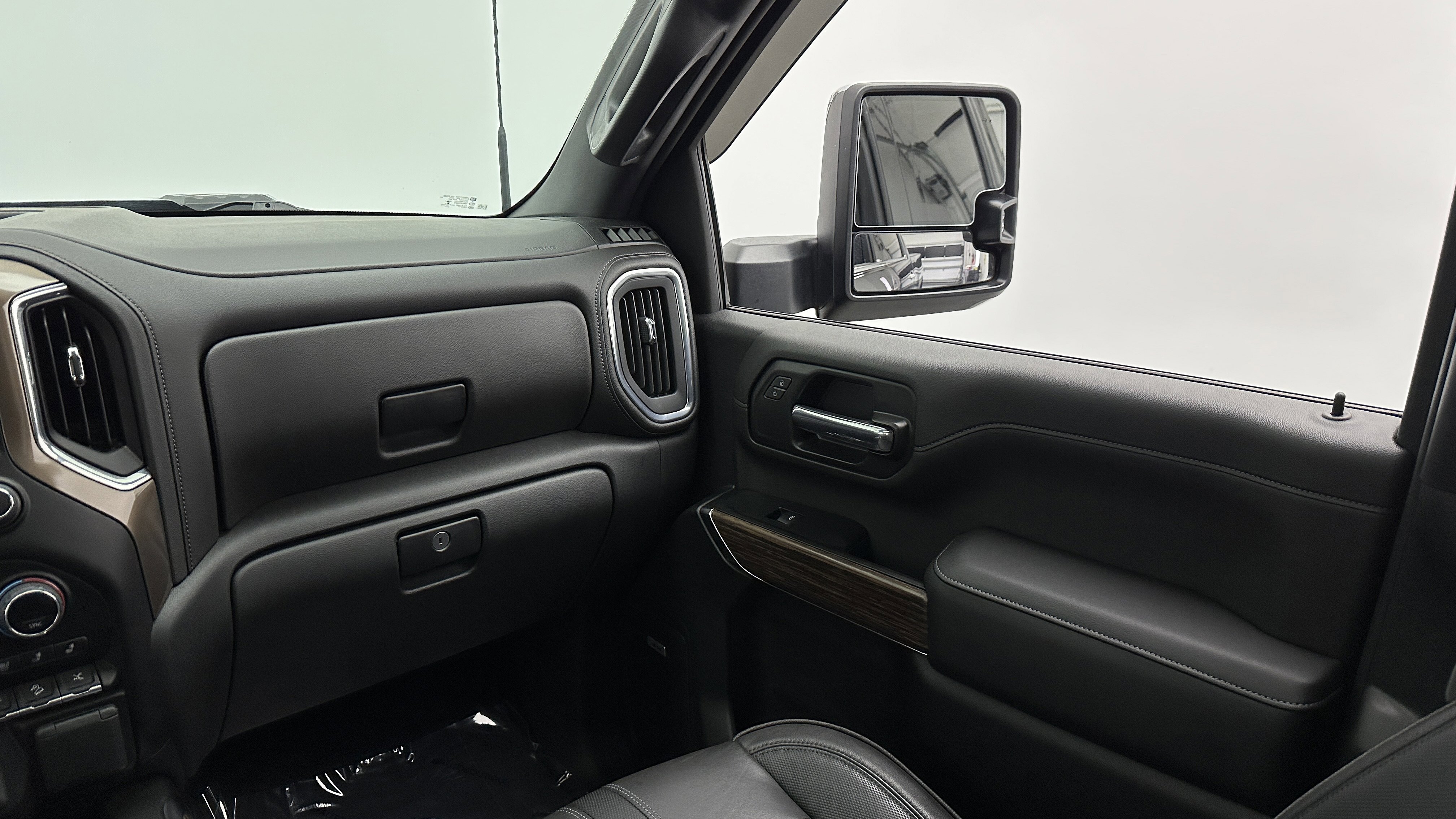 Used 2023 Chevrolet Silverado 2500 High Country w/ Z71 Off-Road Package image 19