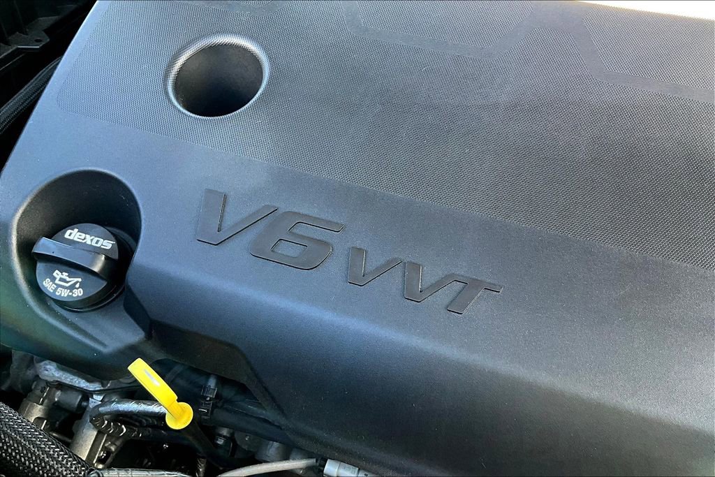 Used 2023 Chevrolet Traverse LT image 35