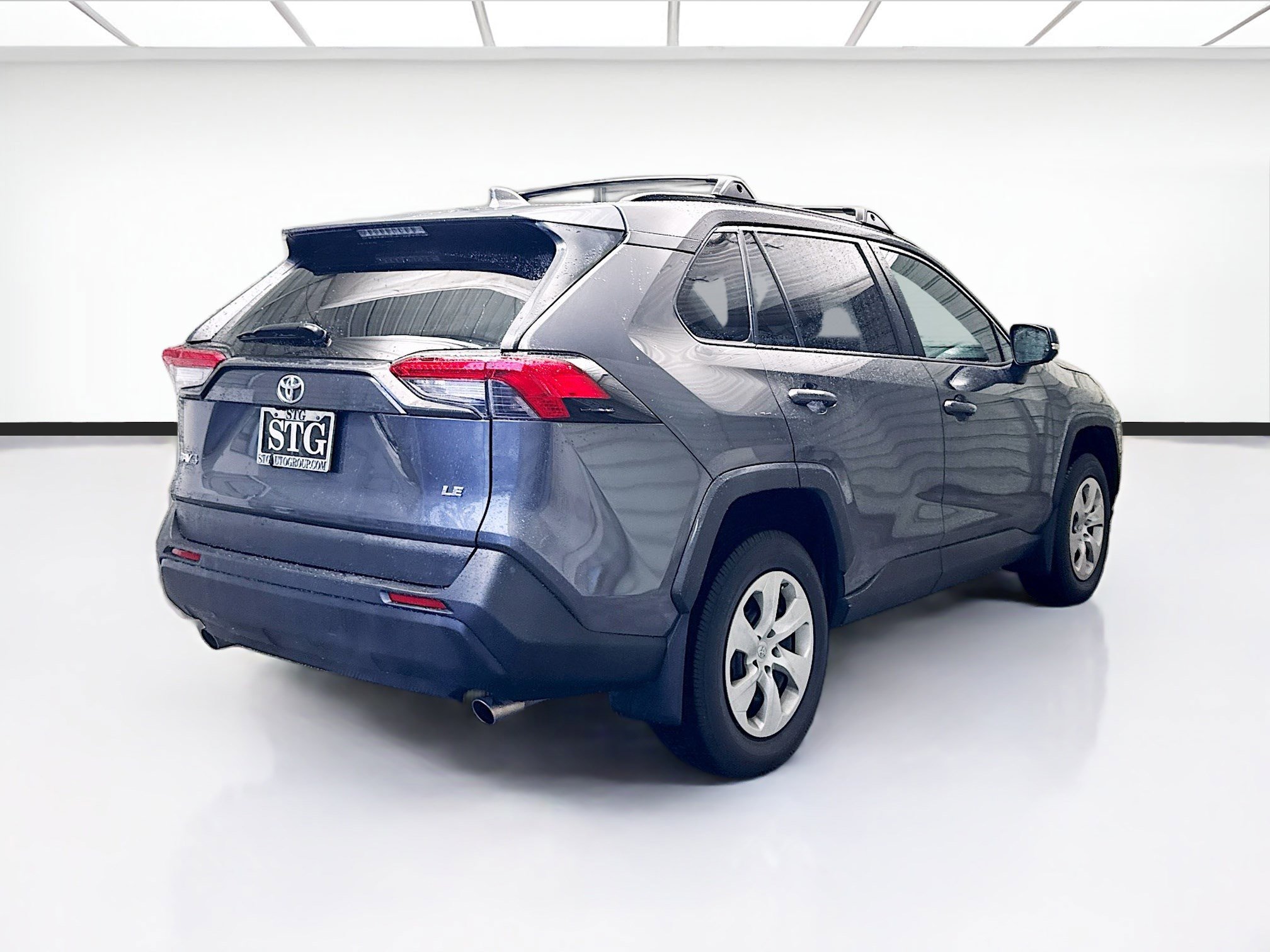 Used 2019 Toyota RAV4 LE w/ Carpet Mat Package image 4