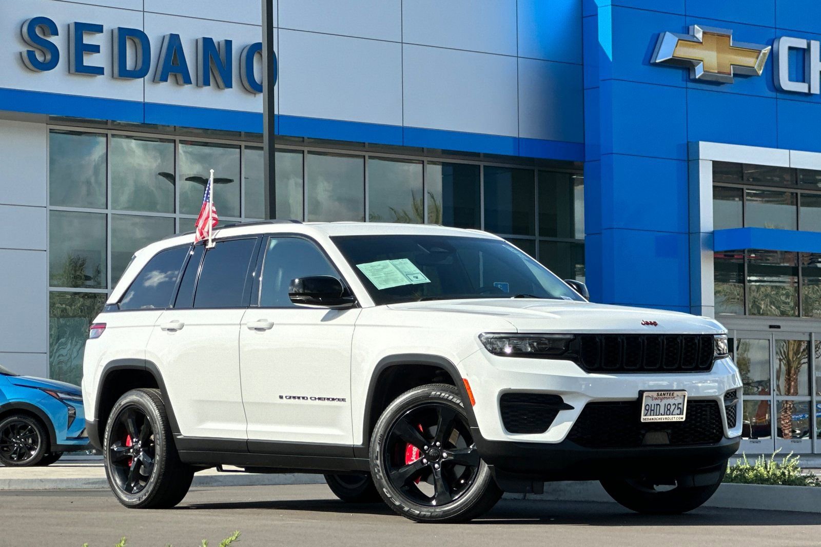 Used 2023 Jeep Grand Cherokee Altitude AWD/4WD image 2