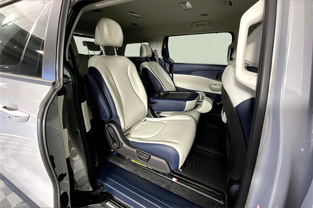 New 2026 Kia Carnival EX image 11