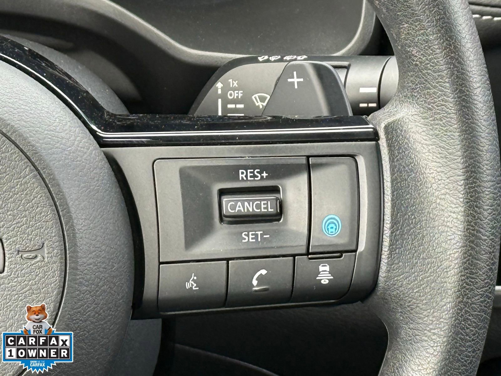 Used 2023 Nissan Rogue SV image 2