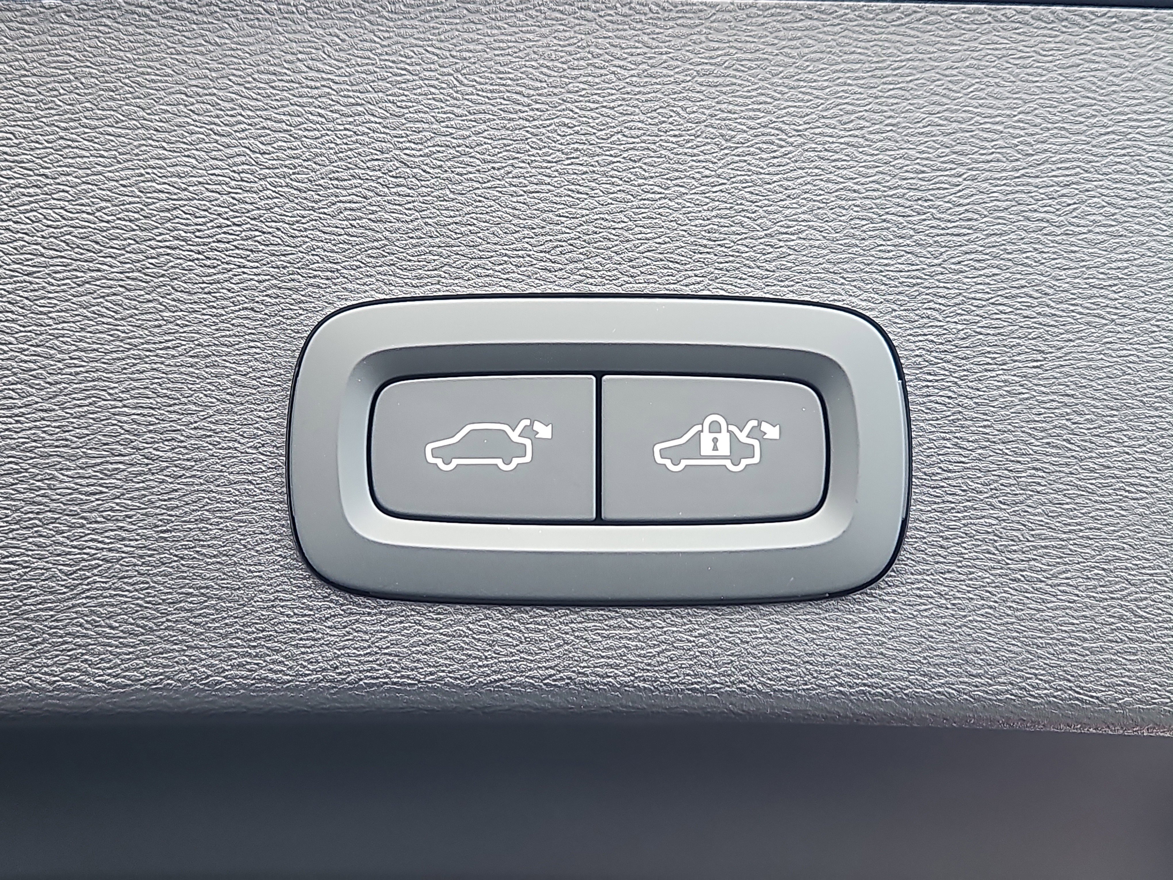 New 2026 Volvo XC40 B5 Ultra w/ Protection Package Premier image 13