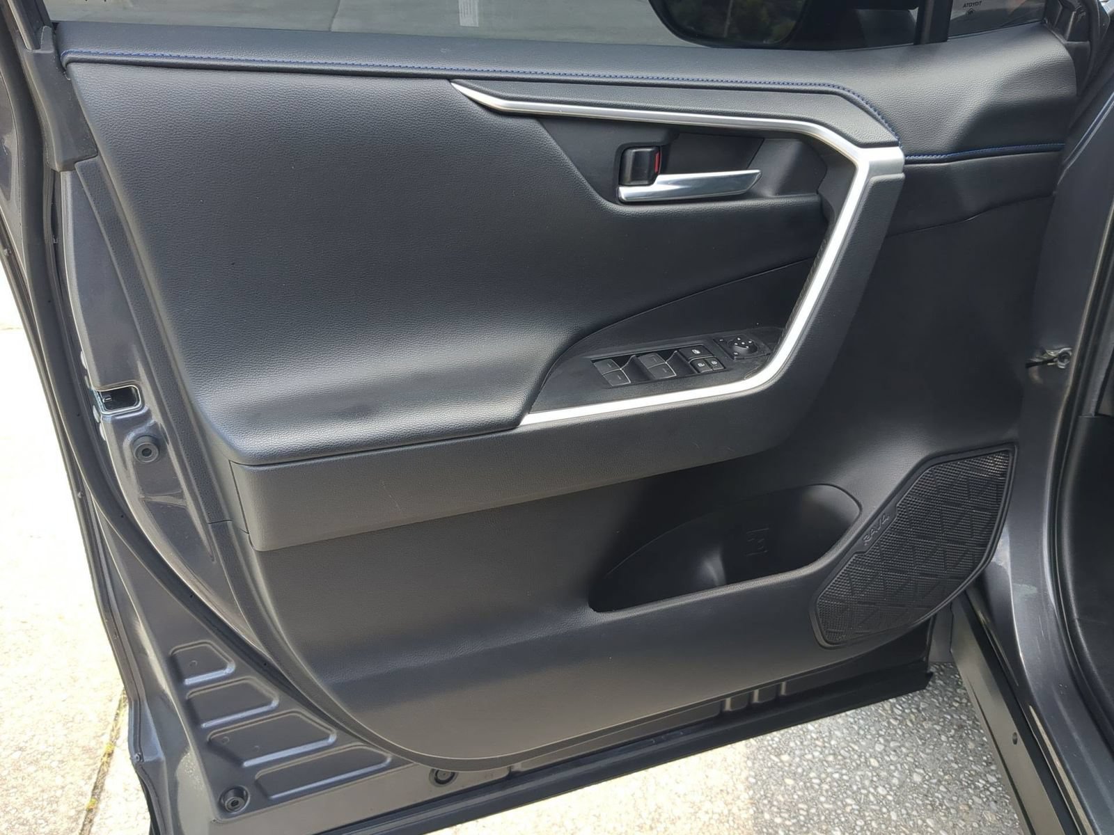 Used 2022 Toyota RAV4 XSE AWD/4WD image 22