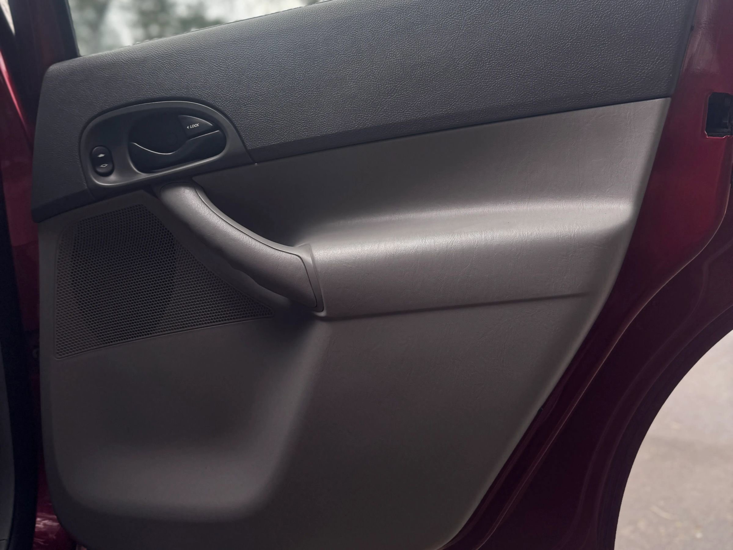 Used 2005 Ford Focus SE image 26