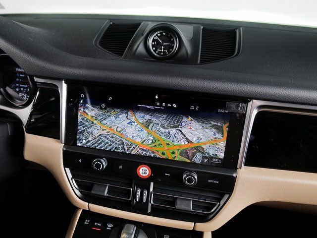 Certified 2025 Porsche Macan 2.0L I4 Turbo image 19