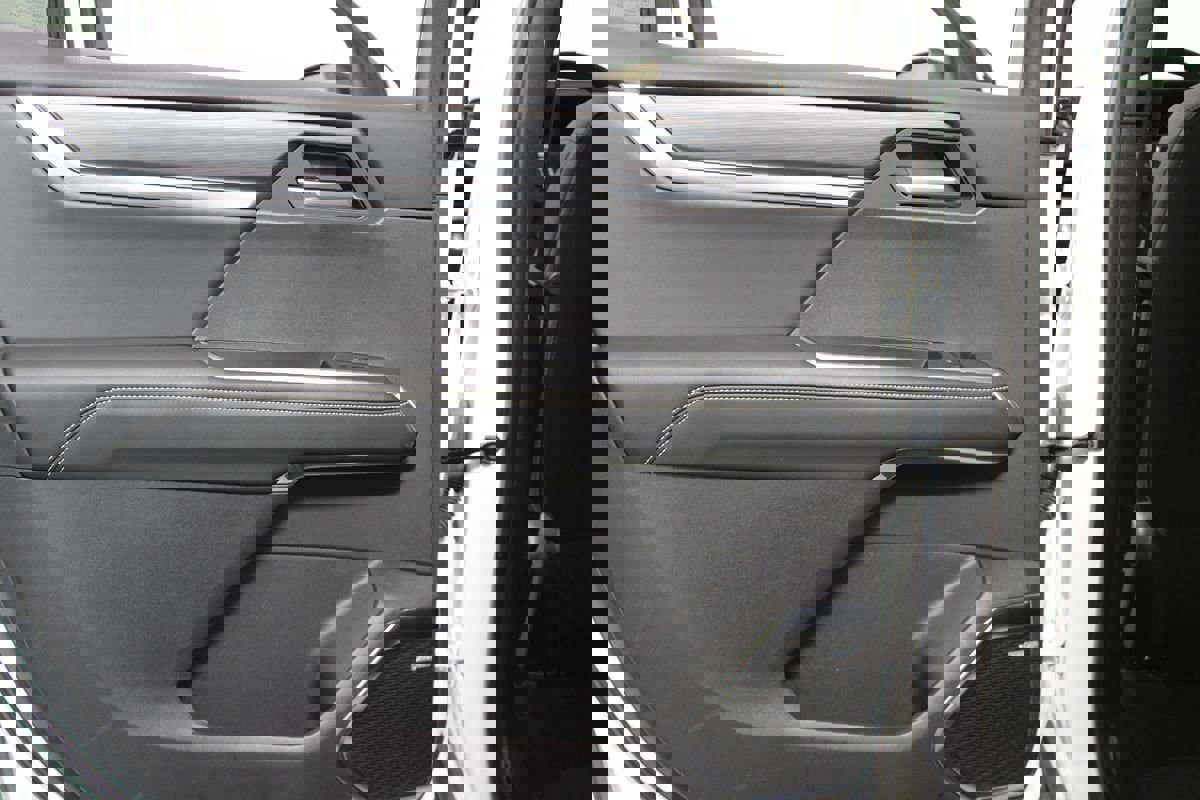 Used 2025 GMC Acadia Elevation image 25