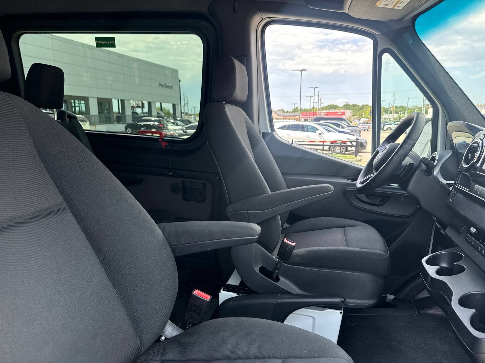 Used 2025 Mercedes-Benz Sprinter 2500 image 8