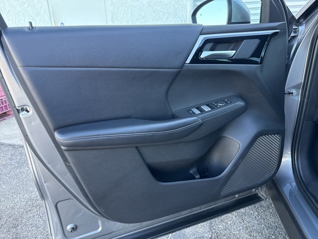 Used 2023 Mitsubishi Outlander SE image 29