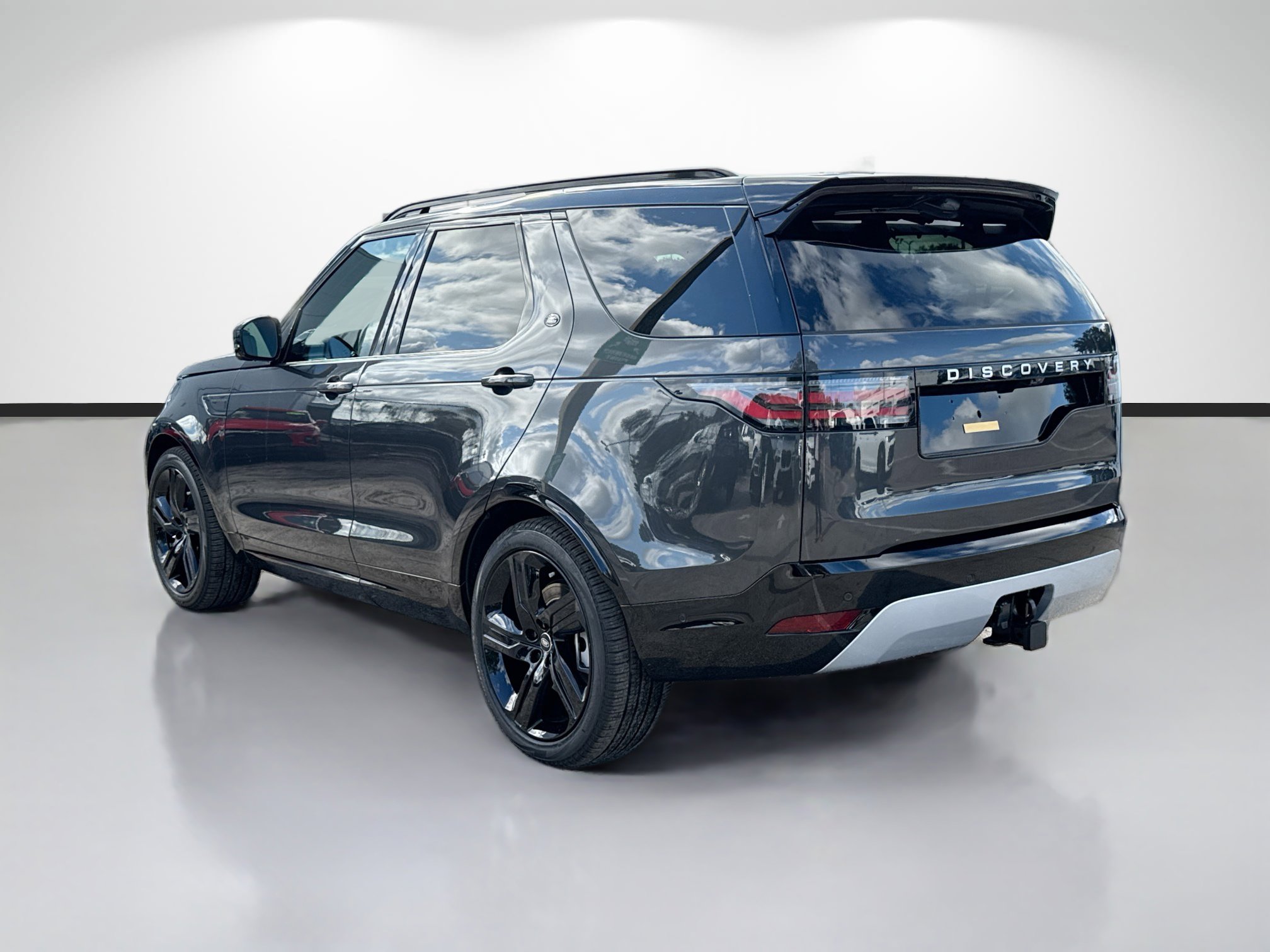 New 2026 Land Rover Discovery Limited Edition image 3