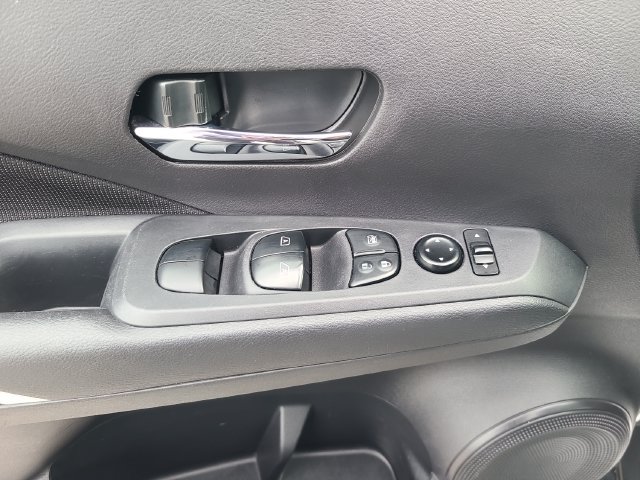 Used 2024 Nissan Kicks SV FWD image 18