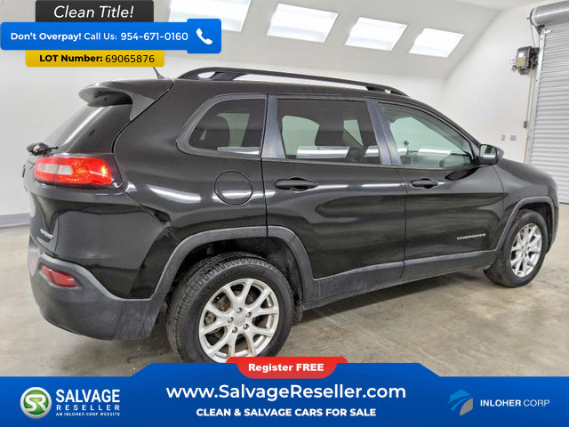 Used 2017 Jeep Cherokee Sport FWD image 4