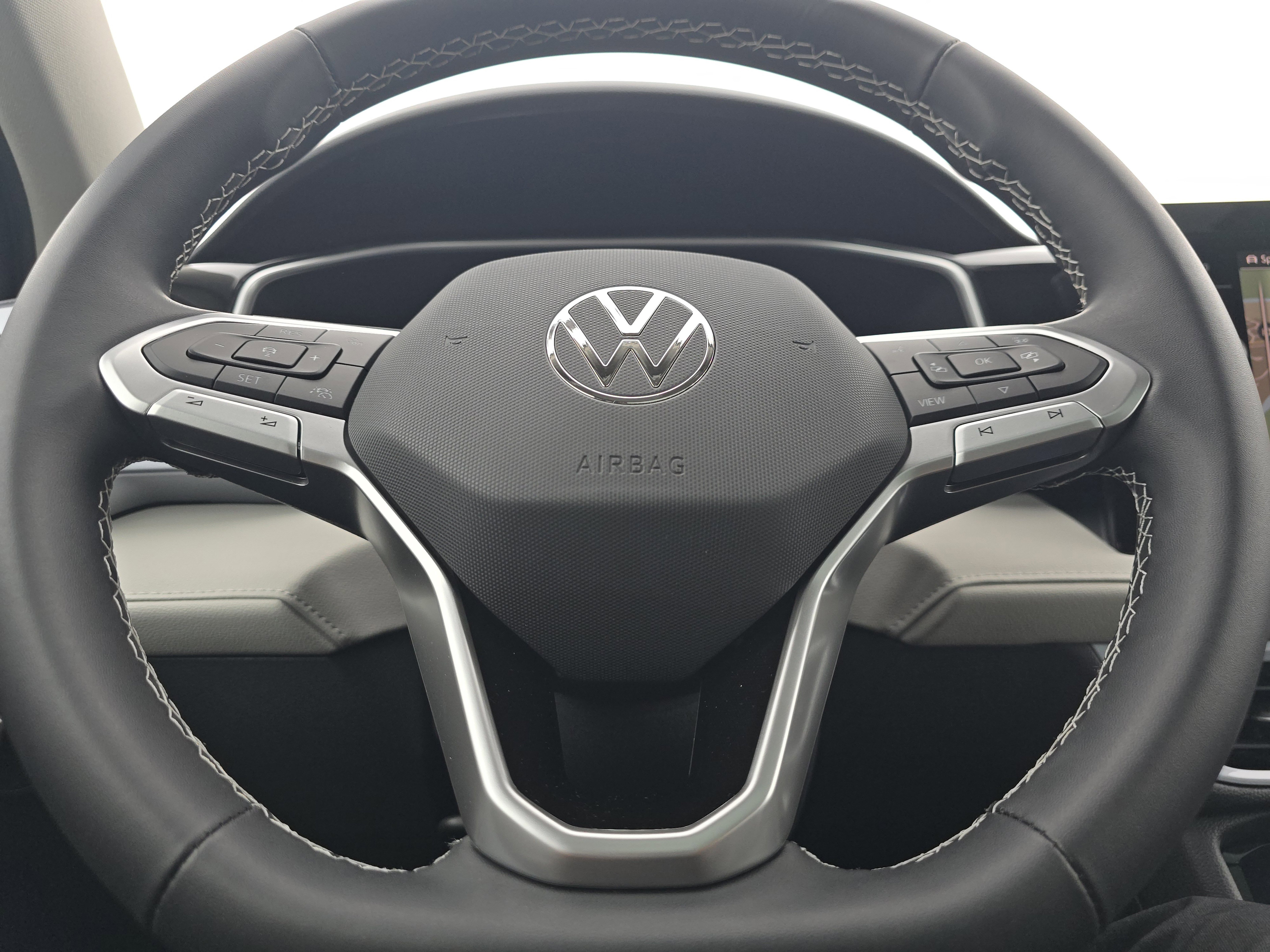 New 2025 Volkswagen Taos SEL image 25