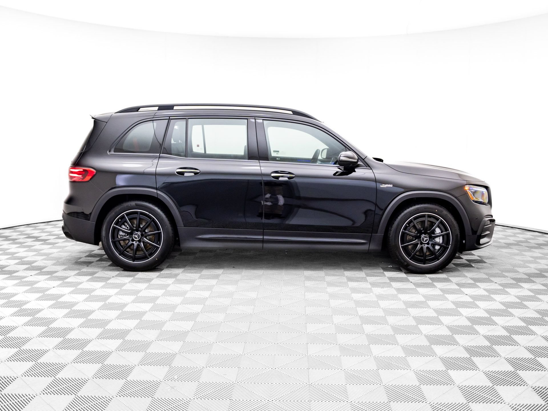 New 2026 Mercedes-Benz GLB 35 AMG 4MATIC image 6