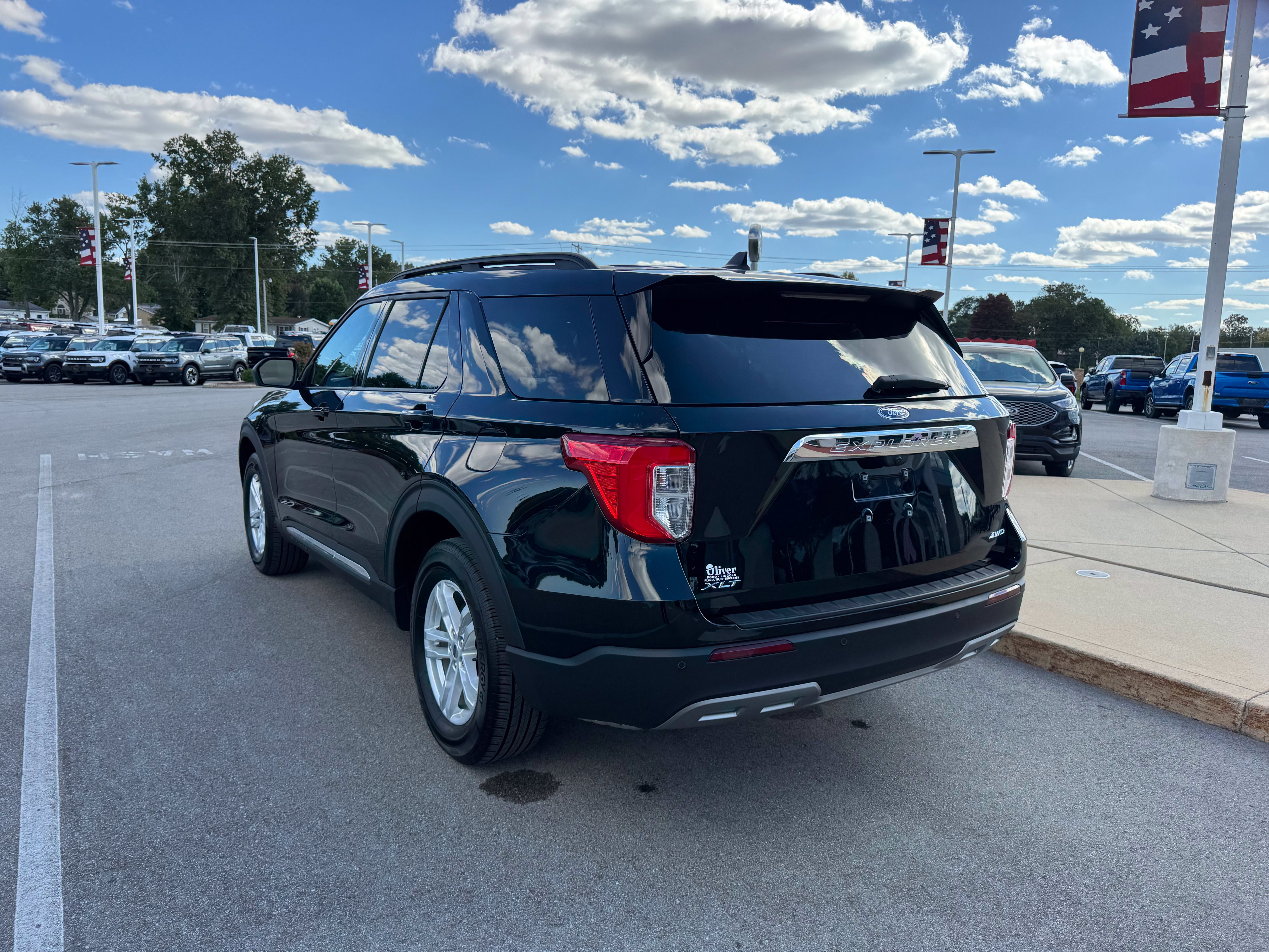 Used 2024 Ford Explorer XLT w/ Equipment Group 202A AWD/4WD image 5