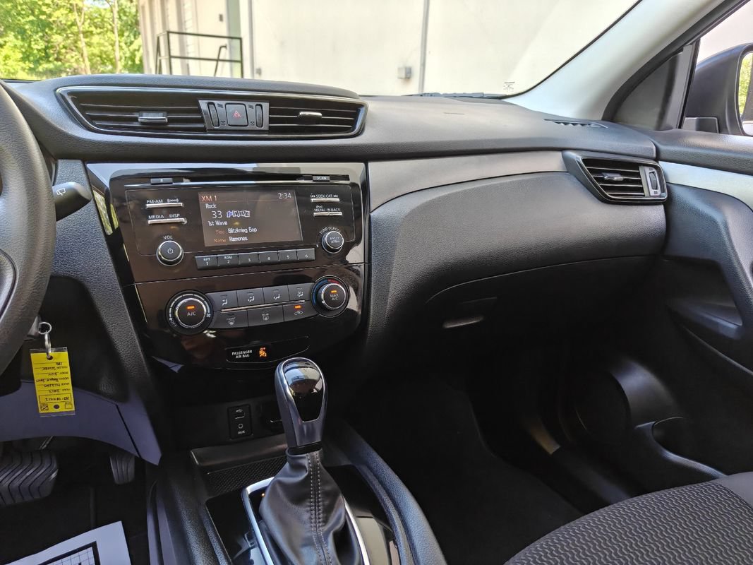 Used 2017 Nissan Rogue Sport S w/ S Appearance Package AWD/4WD image 19