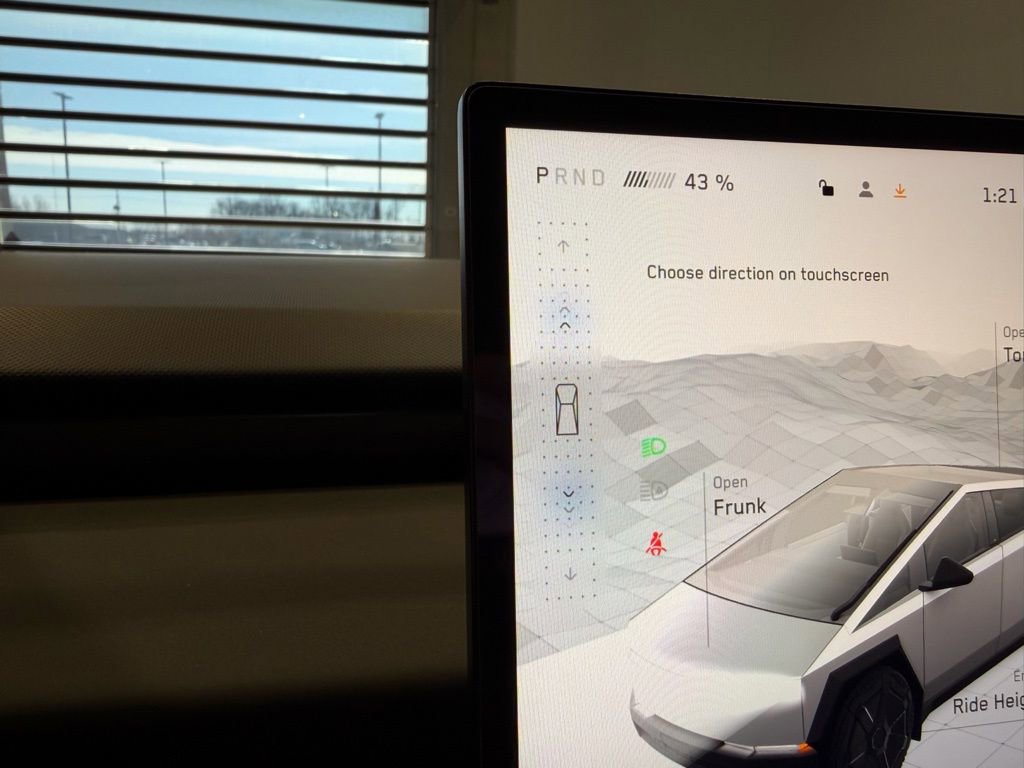 Used 2024 Tesla Cybertruck AWD Crew Cab image 31