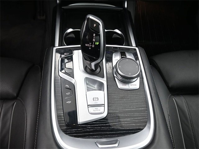 Used 2022 BMW 740i xDrive w/ M Sport Package image 3