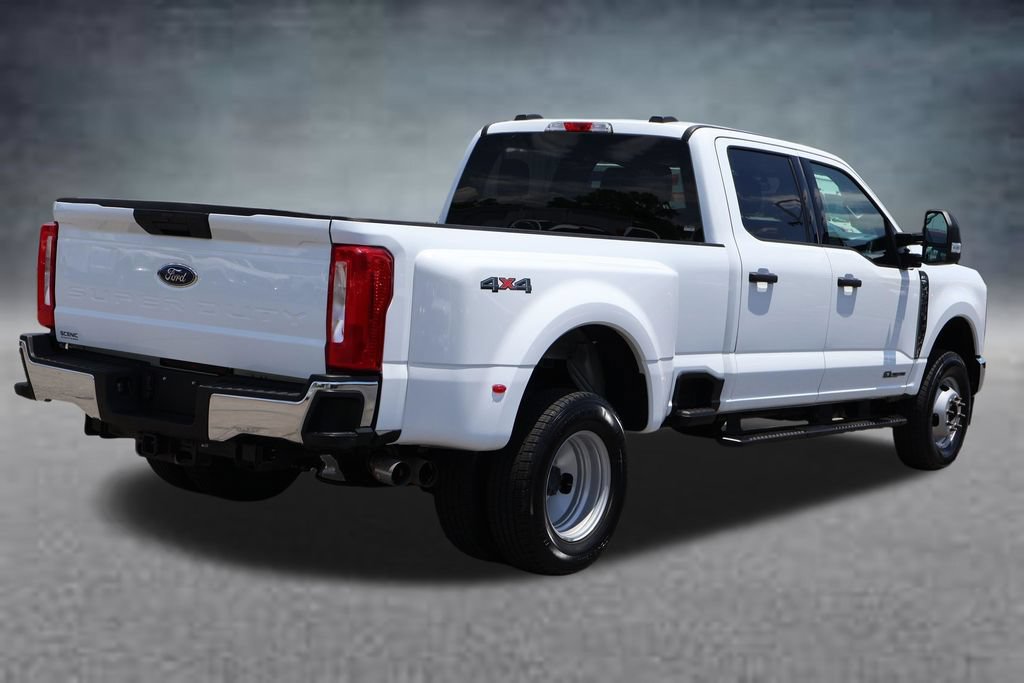 Used 2025 Ford F350 XLT AWD/4WD image 3