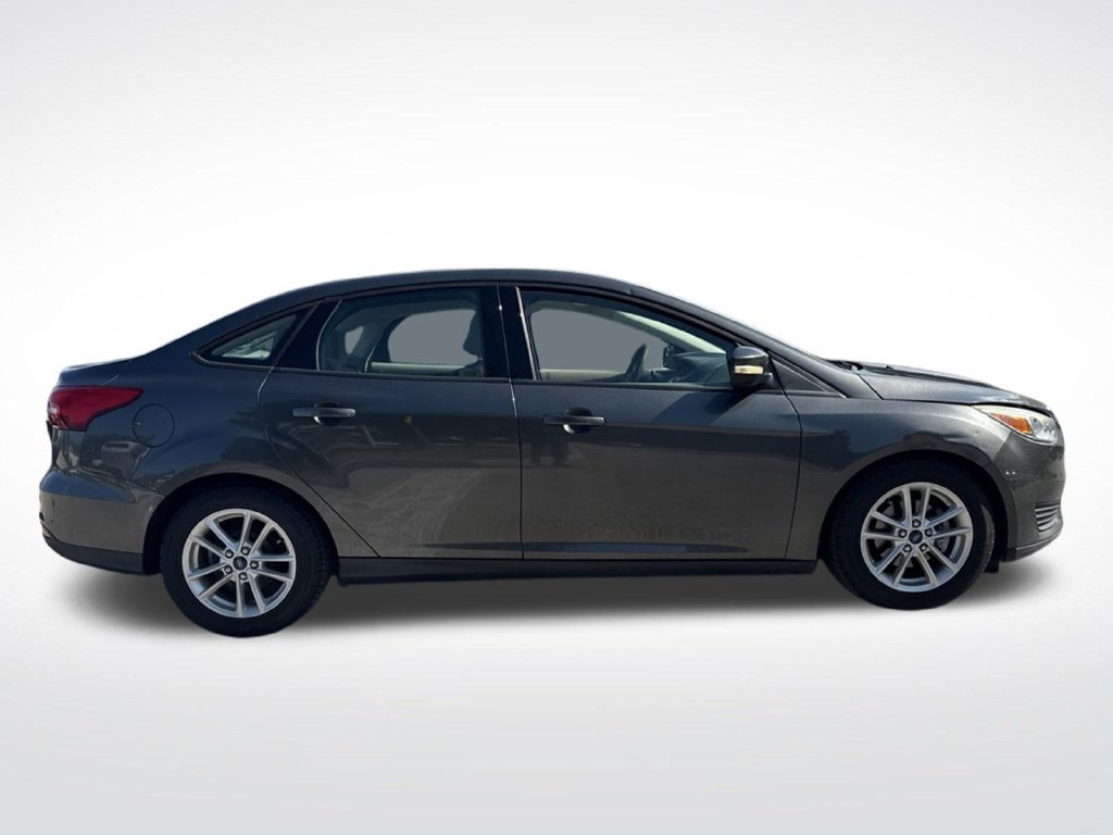 Used 2015 Ford Focus SE w/ Reverse Sensing Package FWD image 4